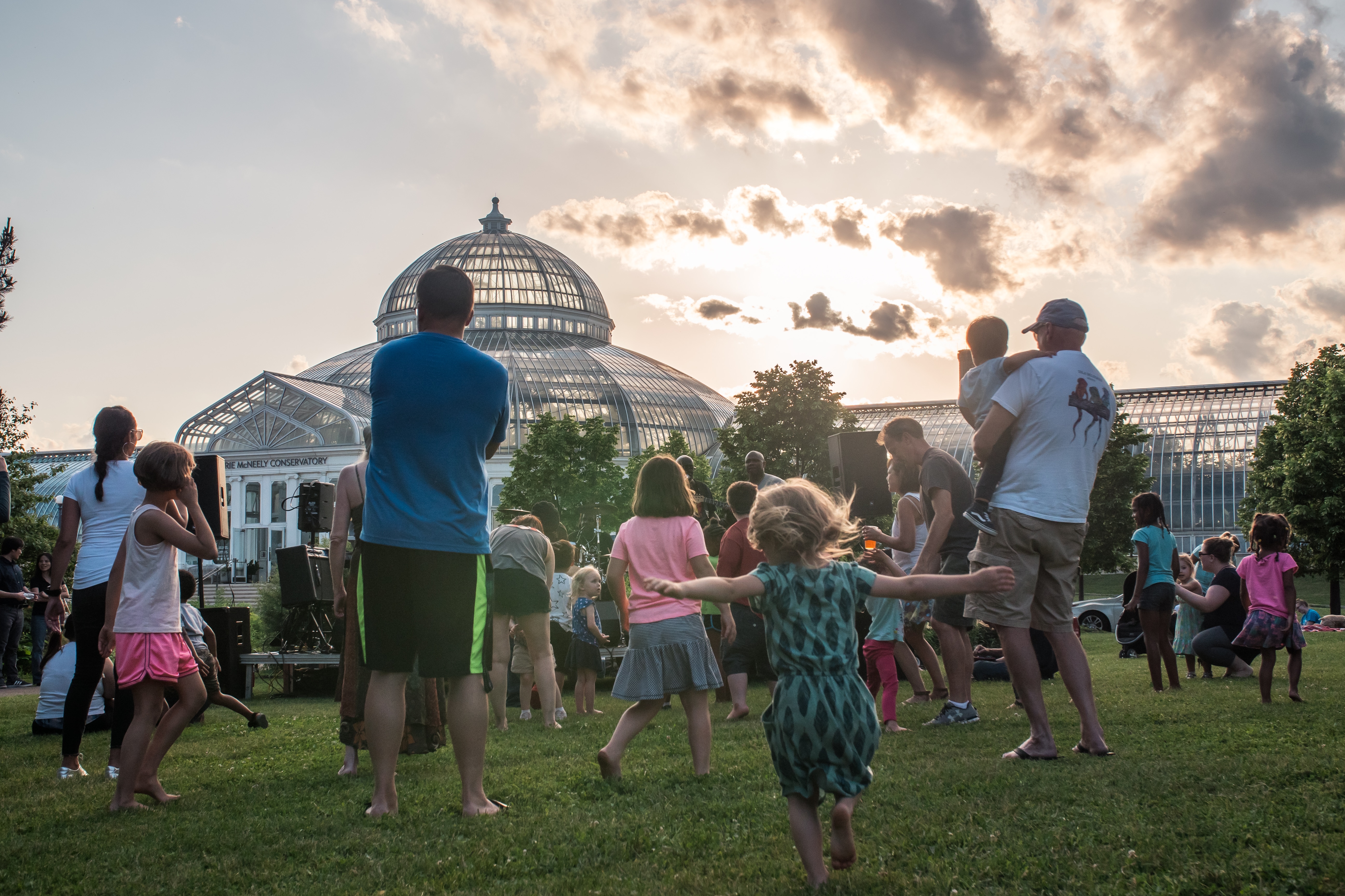 Groovin’ In The Garden Free Summer Music Series (with Food Trucks!) - Como Park Zoo and Conservatory