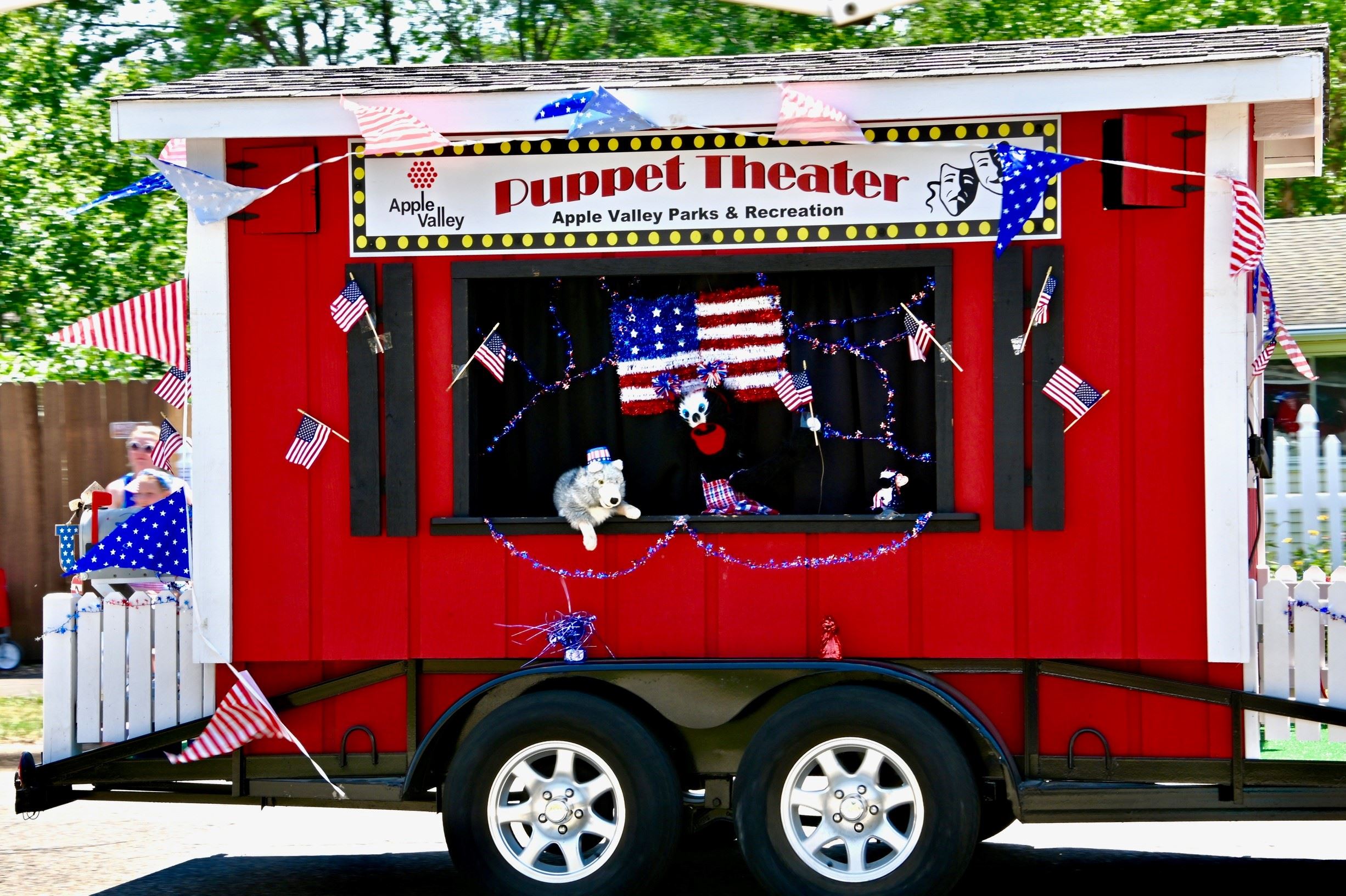 Apple Valley Puppet Wagon